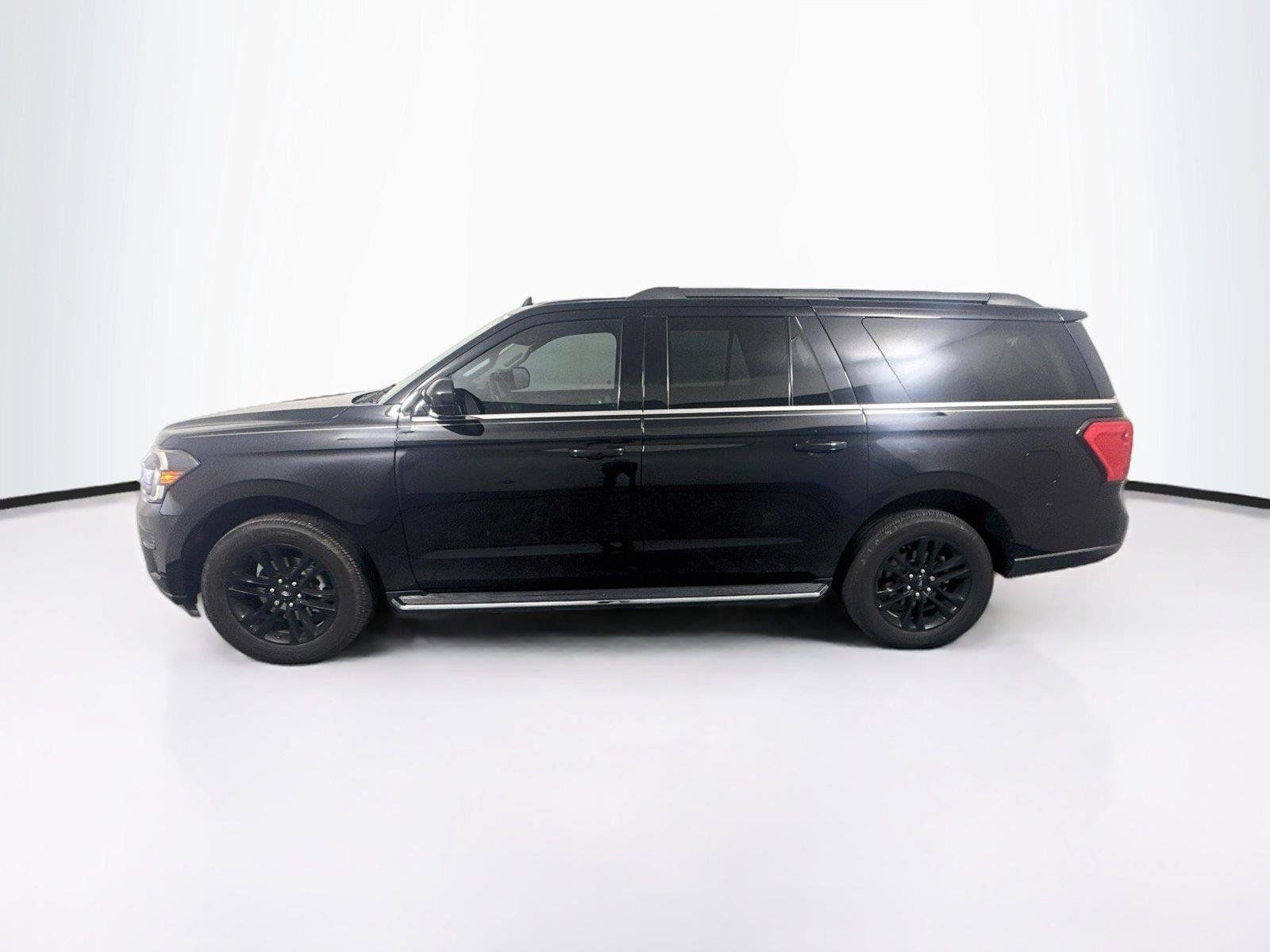 Used 2022 Ford Expedition Max XLT AWD/4WD image 2