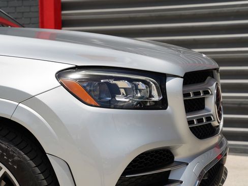 Used 2023 Mercedes-Benz GLS 580 4MATIC image 2