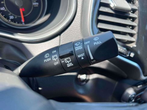 Used 2022 Jeep Cherokee Limited AWD/4WD image 20