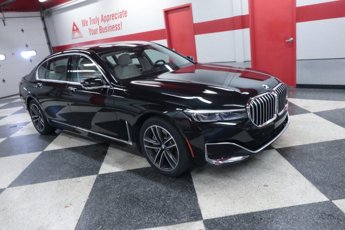 Used 2020 BMW 750i xDrive w/ Executive Package AWD/4WD image 3