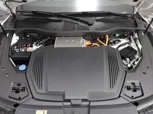 Used 2024 Audi Q8 e-tron Premium Plus w/ Premium Plus Package image 25