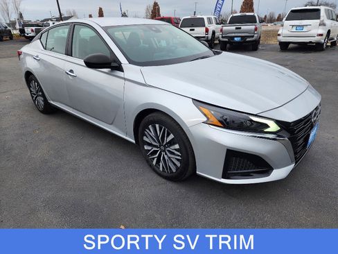 Used 2024 Nissan Altima 2.5 SV image 3