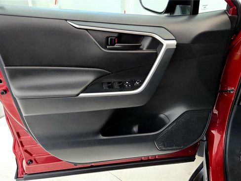 Certified 2025 Toyota RAV4 LE image 22