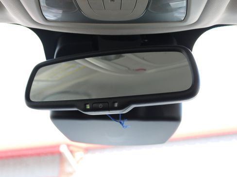 Used 2018 Jeep Renegade Latitude w/ UConnect 8.4 Nav Group image 24