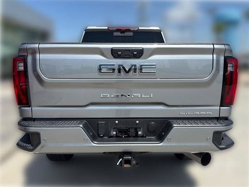 Used 2025 GMC Sierra 2500 Denali Ultimate w/ Max Trailering Package AWD/4WD image 6