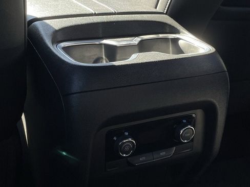 Used 2025 Chevrolet Traverse LT image 23