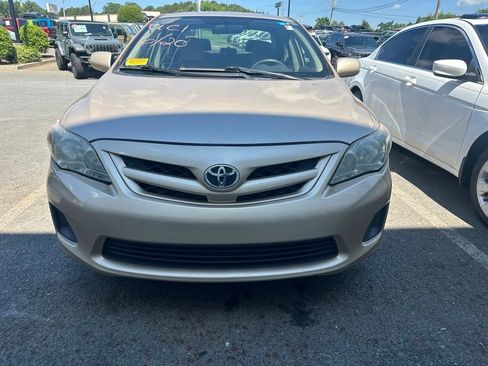 Used 2011 Toyota Corolla LE FWD image 2