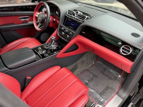 Used 2023 Bentley Bentayga image 30