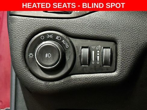 Used 2019 Jeep Cherokee Trailhawk w/ Cold Weather Group image 10