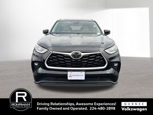 Used 2020 Toyota Highlander XLE image 3
