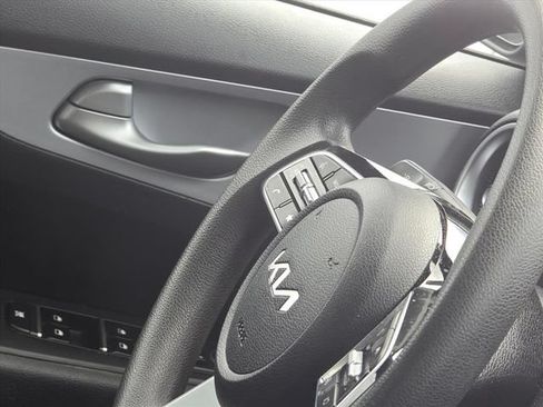 Used 2024 Kia Forte LXS w/ LXS Technology Package FWD image 32