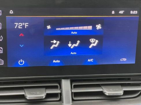 Certified 2024 Chevrolet Trax LT w/ LT Convenience Package image 23