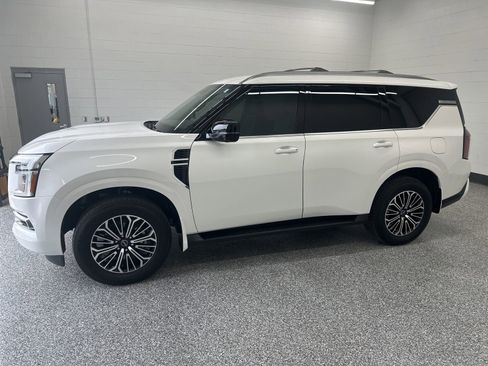 Used 2025 Nissan Armada SL w/ Captain's Chari Seat Package AWD/4WD image 6