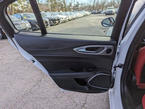 Used 2022 Alfa Romeo Giulia Veloce image 35