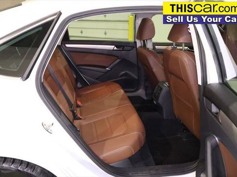 Used 2021 Volkswagen Passat 2.0T SE w/ Luggage Net & Mats Package FWD image 27