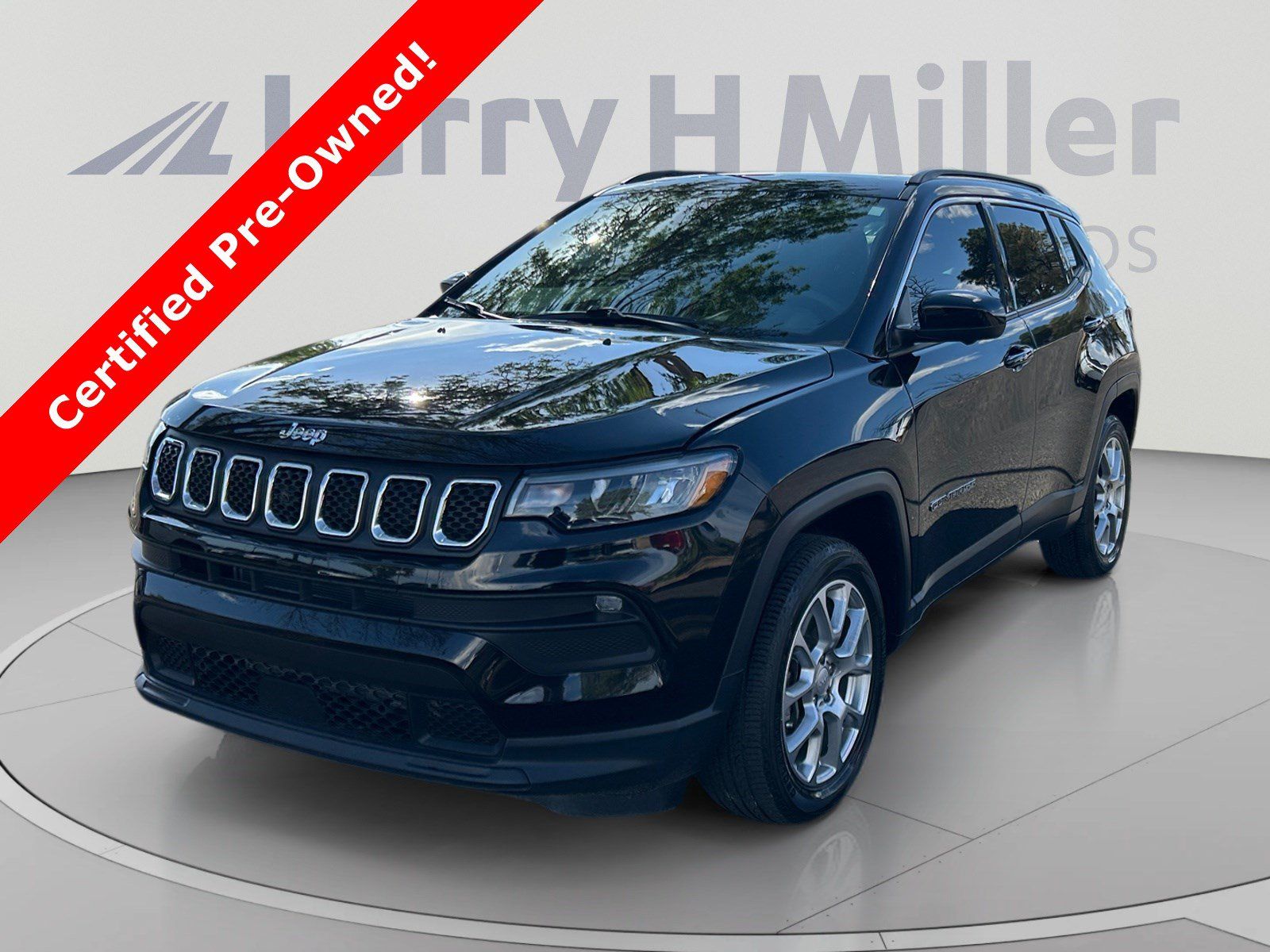 Used 2023 Jeep Compass Latitude w/ Sun and Sound Group AWD/4WD image 1