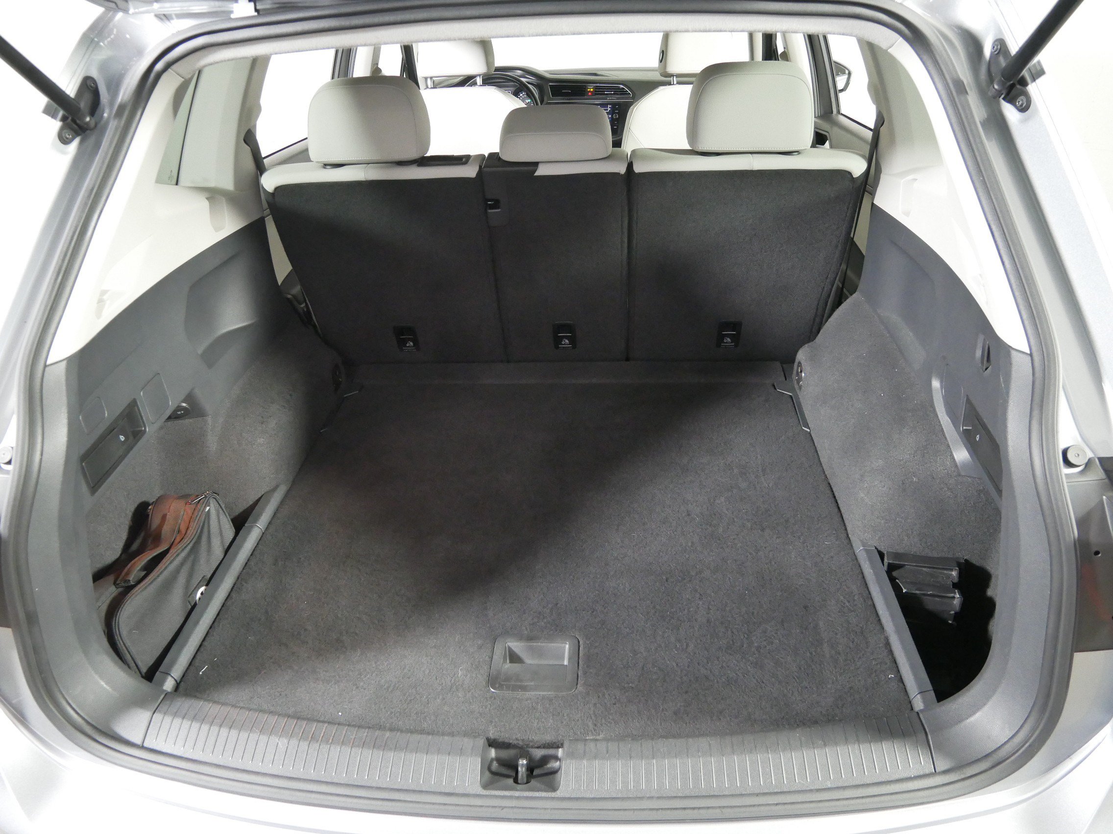 Used 2019 Volkswagen Tiguan SE AWD/4WD image 18