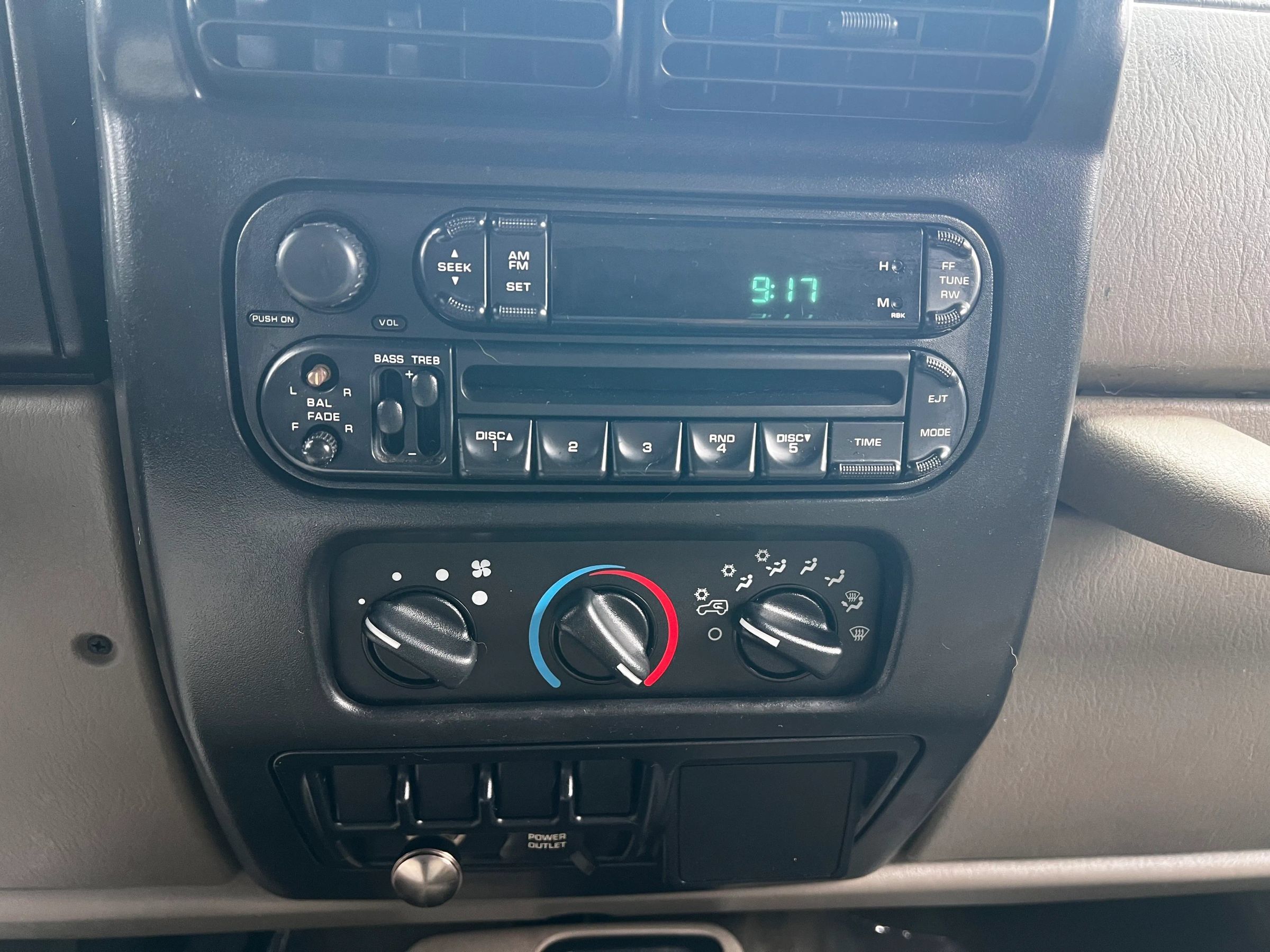 Used 2004 Jeep Wrangler X w/ Convenience Group AWD/4WD image 16