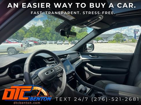 Used 2025 Jeep Grand Cherokee Altitude AWD/4WD image 10