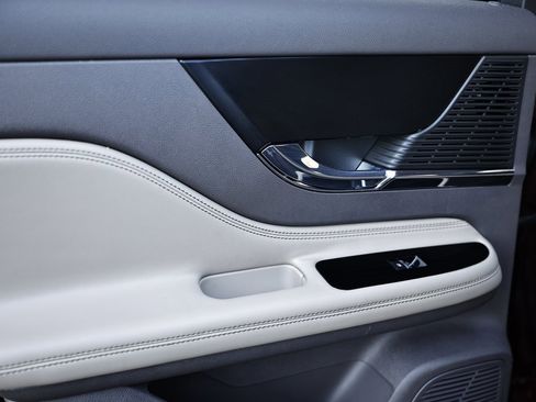 Used 2021 Lincoln Corsair FWD w/ Premium Package image 21