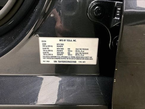 Used 2024 Tesla Model Y Long Range AWD/4WD image 19