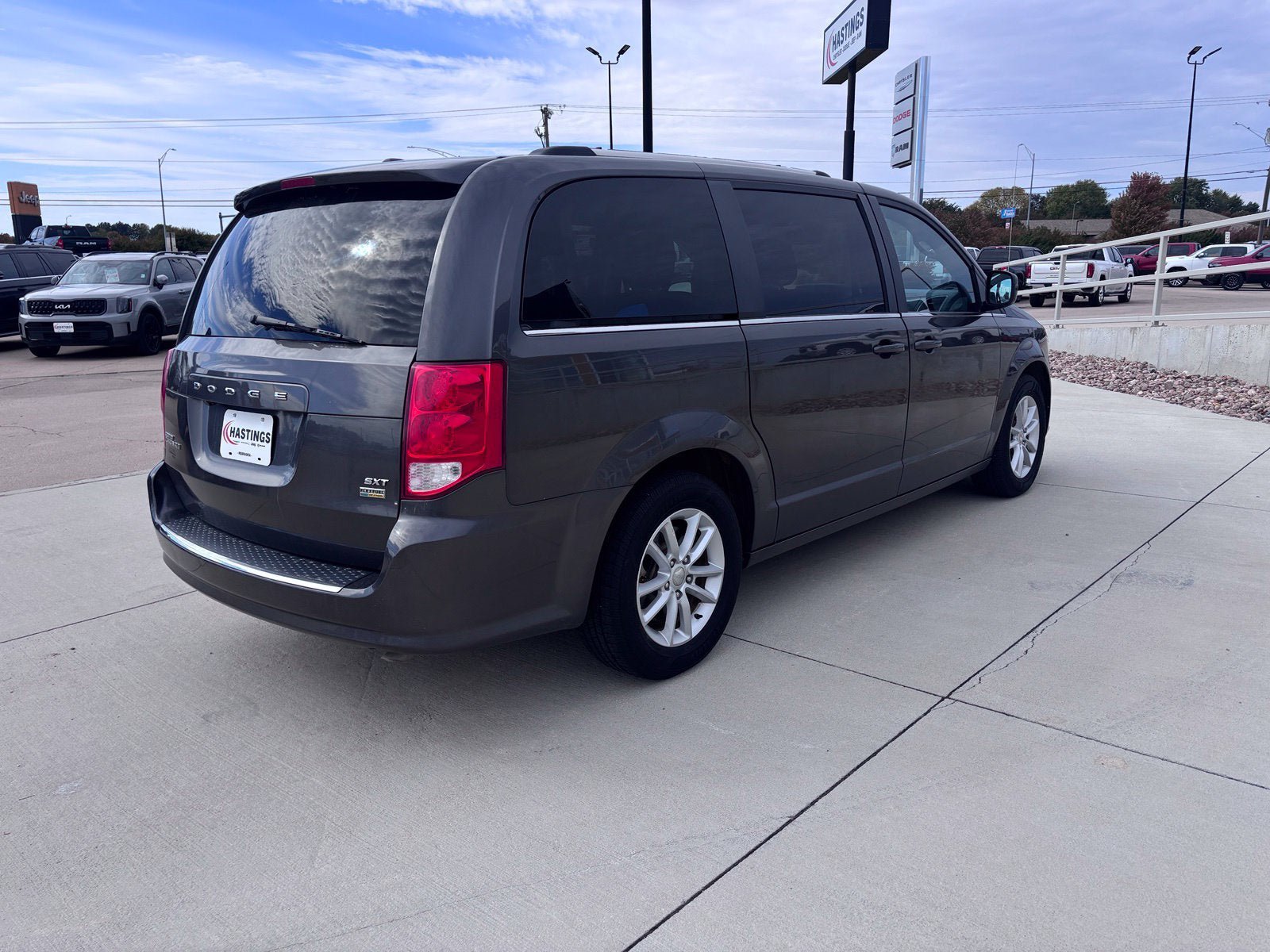 Used 2019 Dodge Grand Caravan SXT FWD image 6