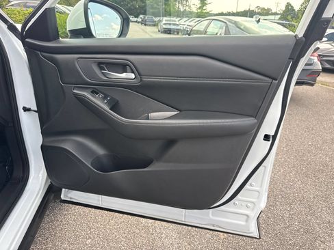 Used 2024 Nissan Rogue SL w/ SL Premium Package FWD image 14