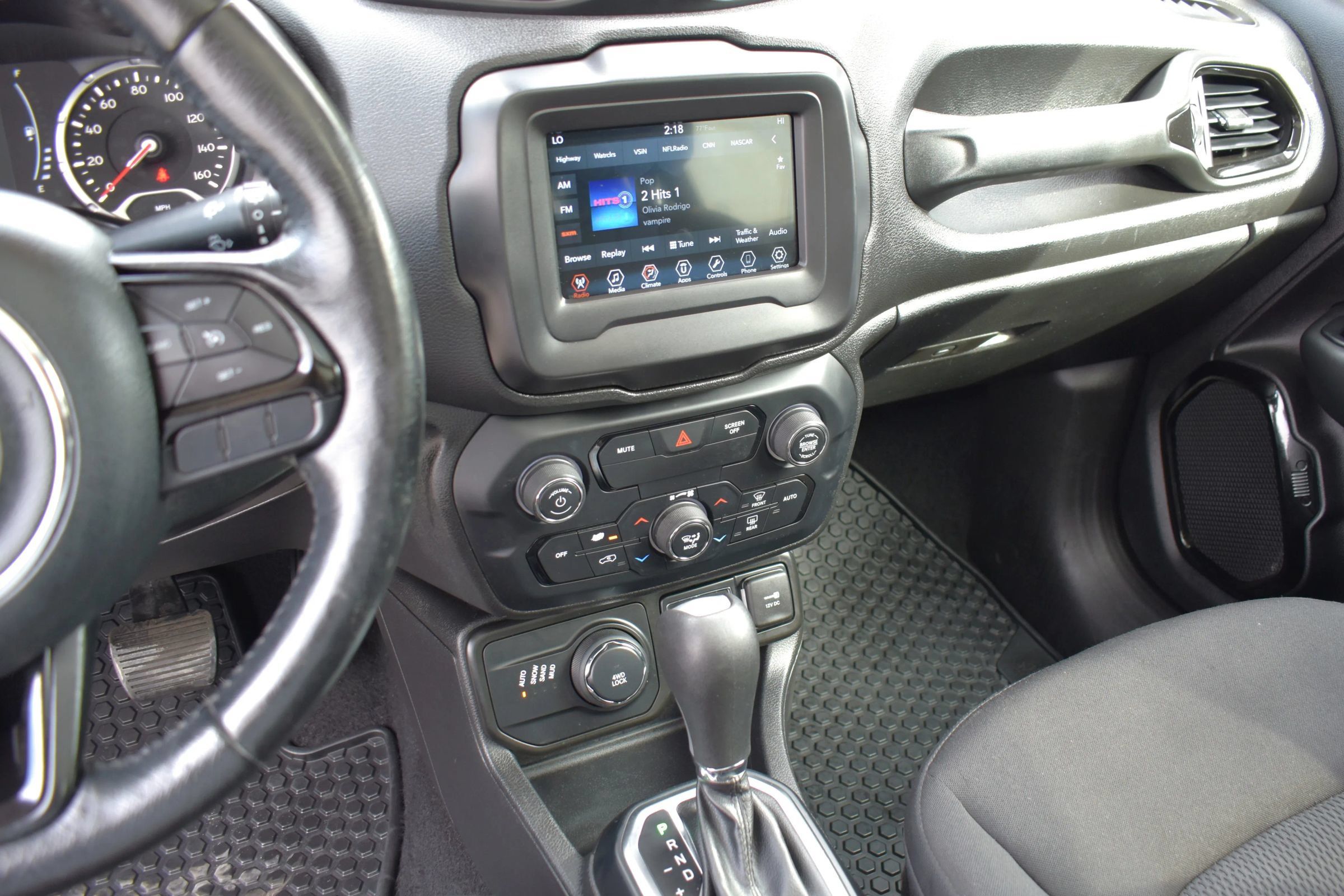 Used 2018 Jeep Renegade Altitude AWD/4WD image 22