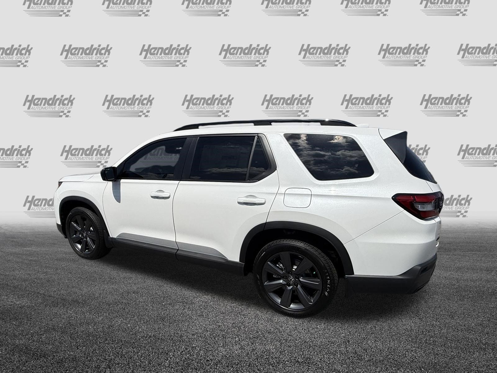 New 2026 Honda Pilot Sport image 9