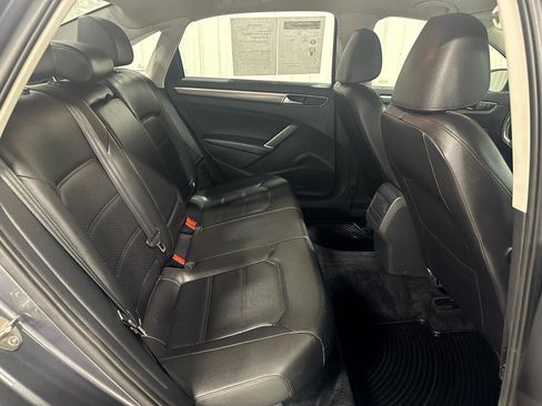 Used 2018 Volkswagen Passat 2.0T R-Line w/ R-Line Lighting Package image 14