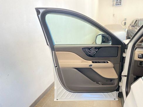 Used 2024 Lincoln Aviator AWD image 15