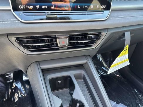 New 2026 Volkswagen Tiguan SE R-Line FWD image 21