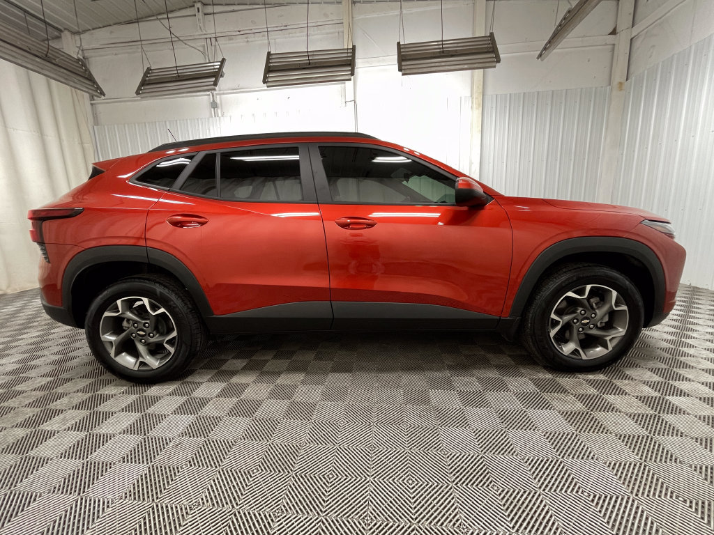 Certified 2024 Chevrolet Trax LT w/ Driver Confidence Package FWD image 16