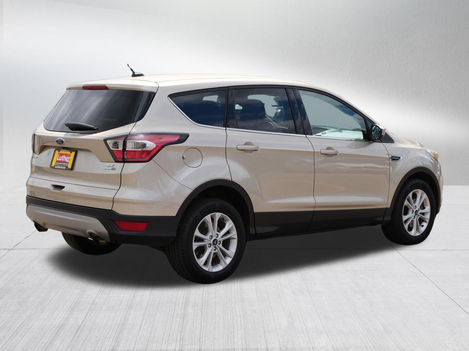 Used 2017 Ford Escape SE w/ SE Cold Weather Package AWD/4WD image 7