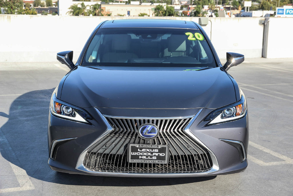 Used 2020 Lexus ES 300h w/ Accessory Package FWD image 2