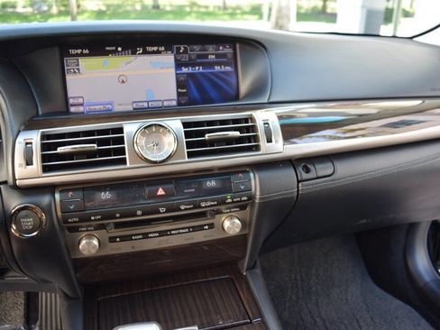 Used 2013 Lexus LS 460 AWD w/ Comfort Pkg image 60