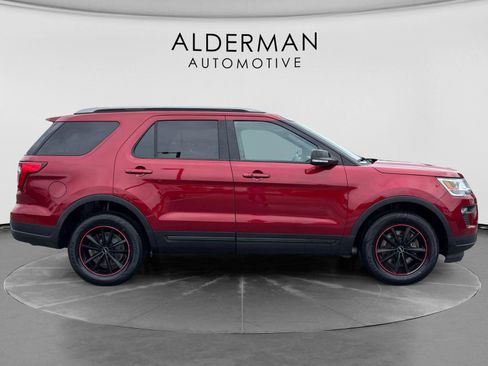 Used 2018 Ford Explorer XLT w/ Equipment Group 202A AWD/4WD image 6