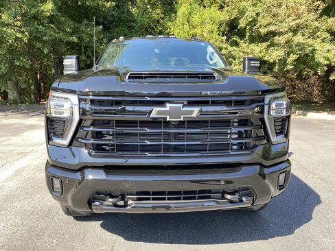 Used 2024 Chevrolet Silverado 2500 LTZ w/ LTZ Plus Package AWD/4WD image 3