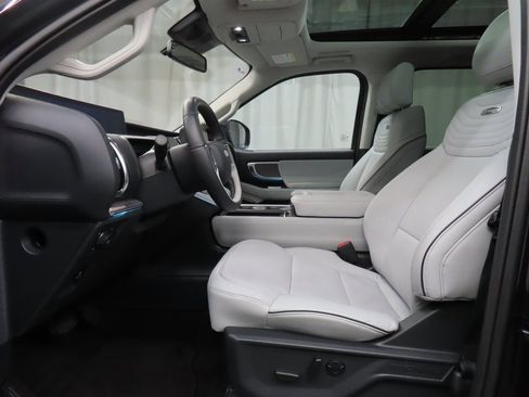 Used 2025 Ford Expedition Max Platinum w/ Platinum Ultimate Package image 9