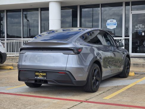 Used 2026 Tesla Model Y 2WD image 3