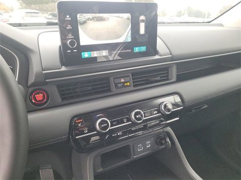 New 2025 Honda Pilot Touring image 9