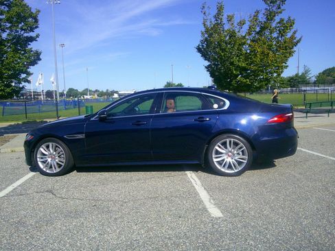 Used 2023 Jaguar XF R-Dynamic SE AWD/4WD image 11