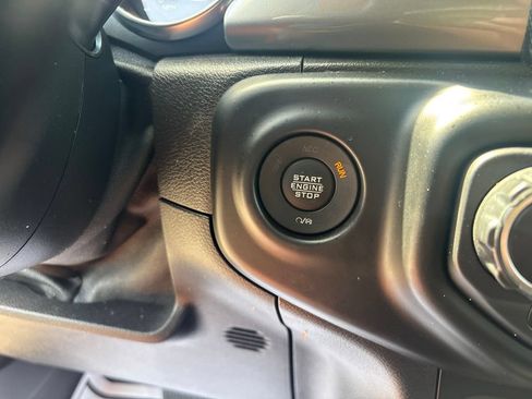 Used 2020 Jeep Wrangler Unlimited Sahara AWD/4WD image 25