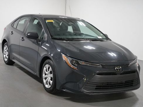 Used 2024 Toyota Corolla LE FWD image 3