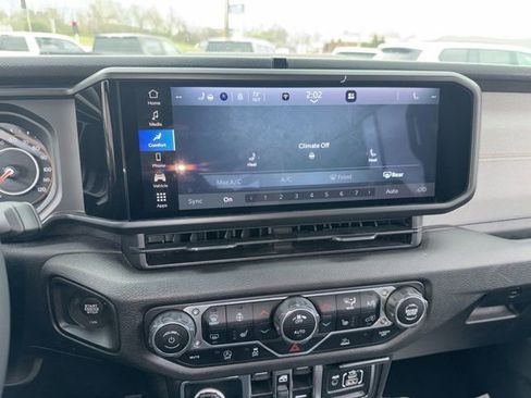 Used 2025 Jeep Wrangler Sport S image 36