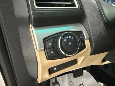 Used 2016 Ford Explorer XLT w/ Equipment Group 202A FWD image 22
