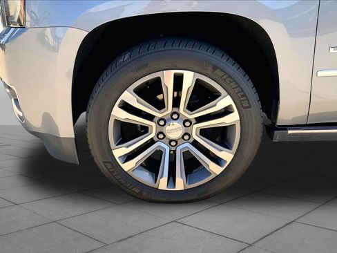 Used 2019 GMC Yukon Denali w/ Denali Ultimate Package AWD/4WD image 9