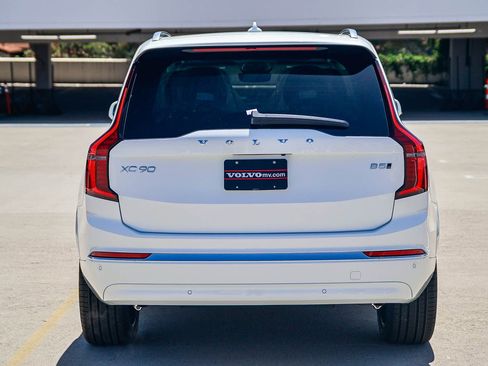 New 2026 Volvo XC90 B5 Plus AWD/4WD image 5