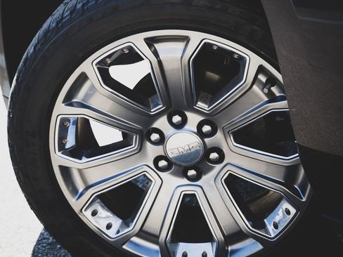 Used 2016 GMC Yukon XL Denali w/ Open Road Package image 18