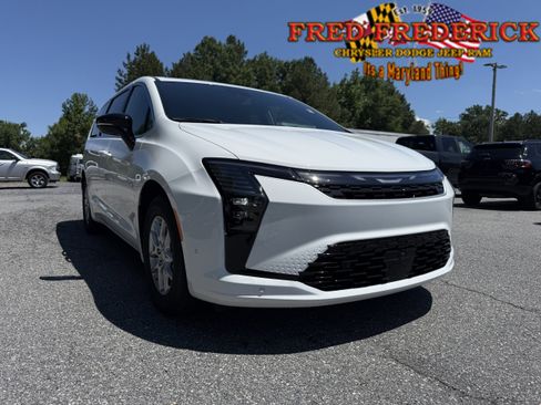 New 2027 Chrysler Pacifica Select FWD image 1